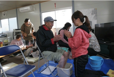 足湯とお茶会(仮設住宅生活支援)