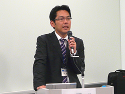 下野　隆二　氏