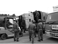 自衛隊と協働する救援物資輸送協力隊