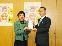明治安田生命保険での贈呈式